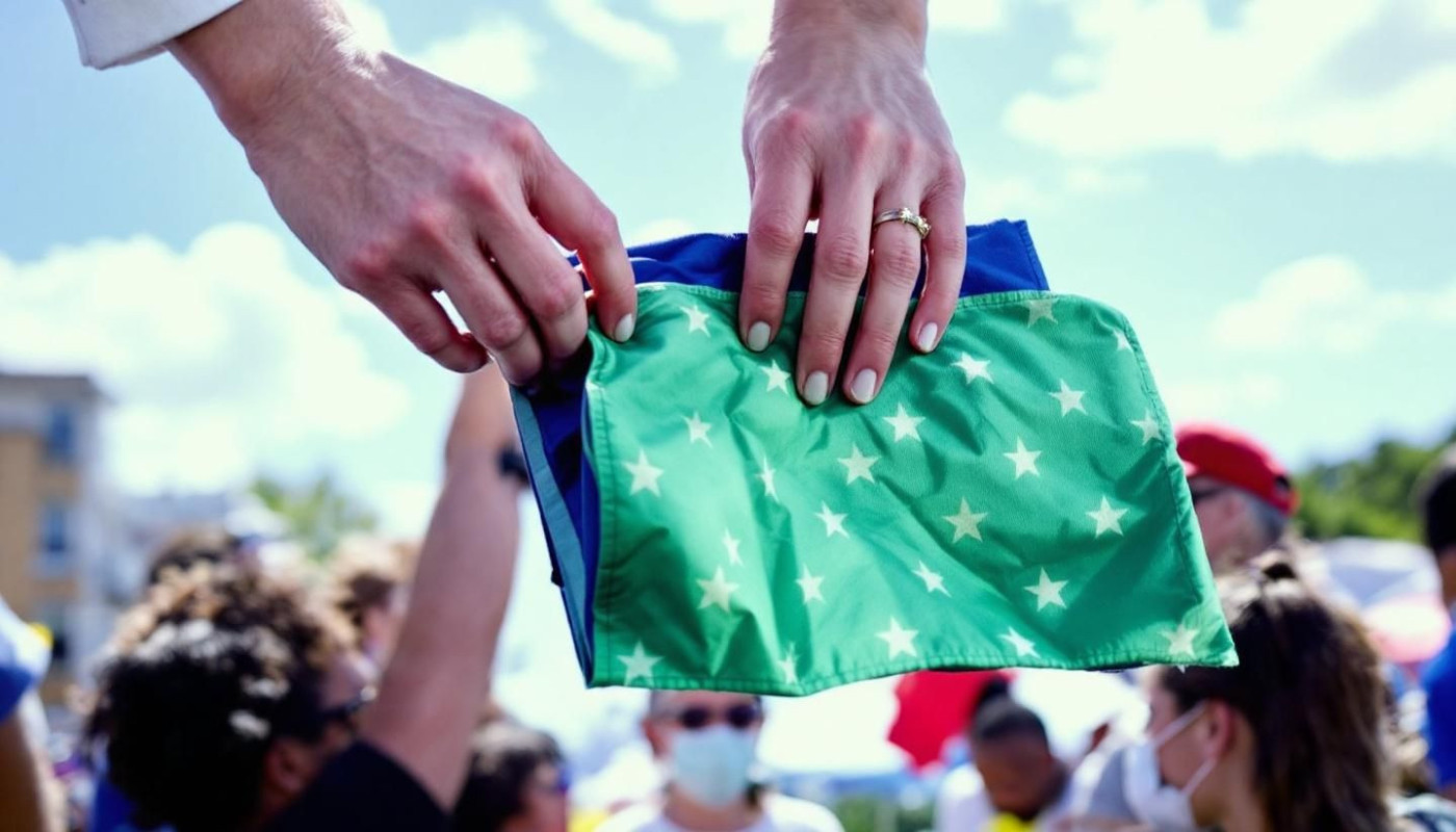 Comment choisir la taille parfaite de votre drapeau national ?